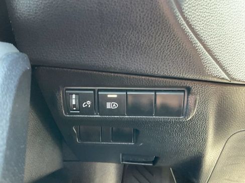 Used 2023 Toyota Corolla Cross LE FWD image 33