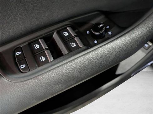 Used 2022 Audi Q8 Premium Plus image 12