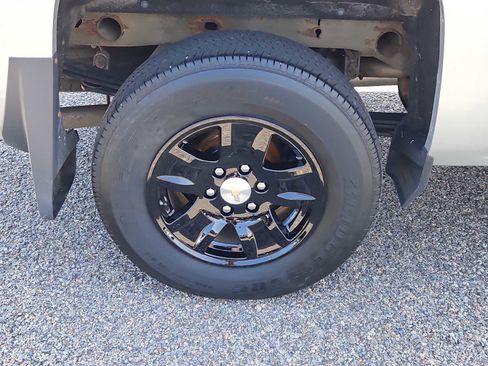 Used 2018 Chevrolet Silverado 1500 LT w/ All Star Edition AWD/4WD image 9