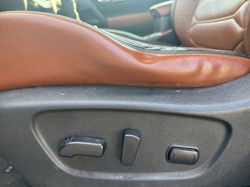 Used 2018 Nissan Rogue SL w/ Premium Package image 11