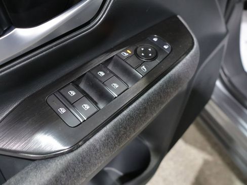 Used 2025 Nissan Kicks SV AWD/4WD image 14