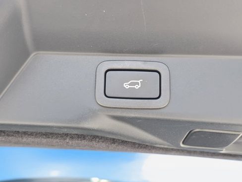 Certified 2021 Land Rover Range Rover Sport HSE Silver Edition image 16