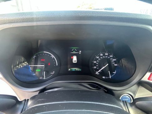 Used 2021 Toyota Sienna XLE image 39