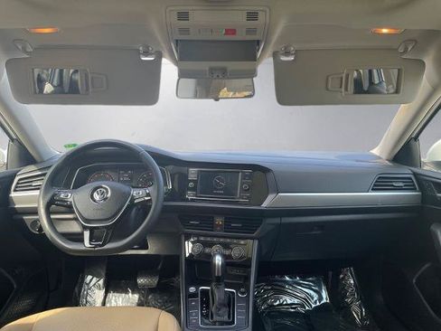Used 2020 Volkswagen Jetta SE FWD image 3