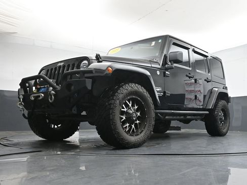 Used 2013 Jeep Wrangler Unlimited Sahara w/ Connectivity Group AWD/4WD image 31