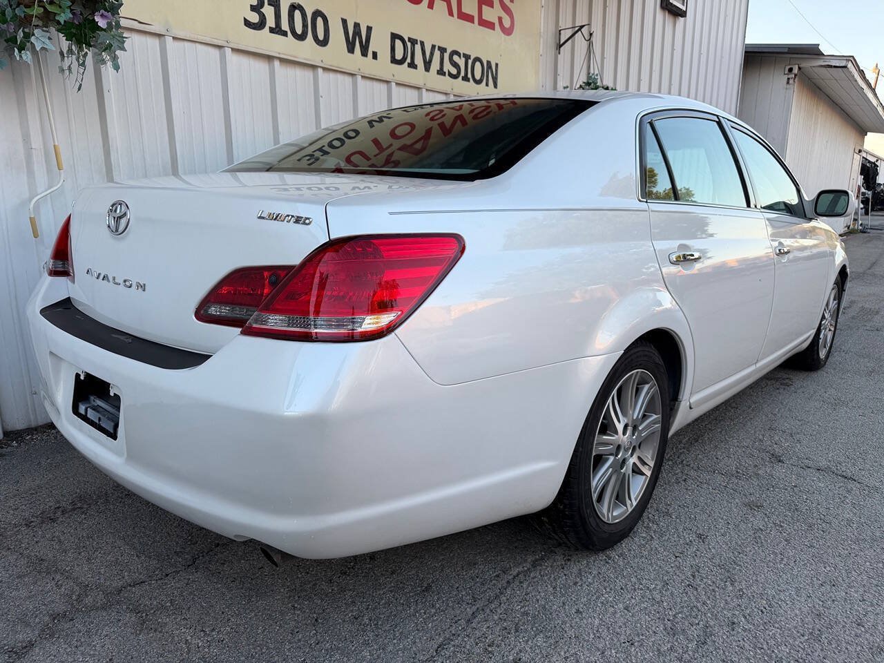 Used 2008 Toyota Avalon Limited FWD image 2