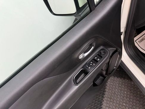 Used 2018 Jeep Renegade Altitude image 16