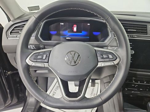 Certified 2024 Volkswagen Tiguan SE w/ Panoramic Sunroof Package image 17