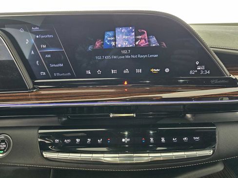 Used 2023 Cadillac Escalade Premium Luxury AWD/4WD image 26