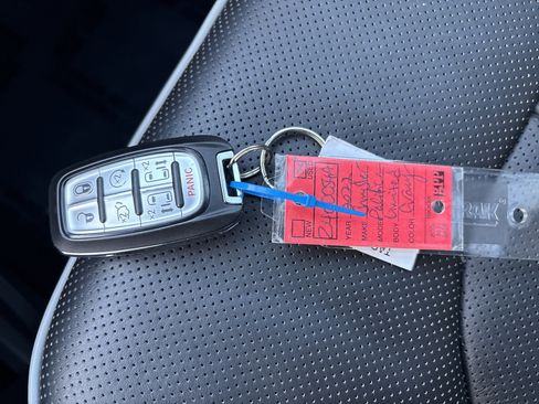 Certified 2022 Chrysler Pacifica Limited w/ Uconnect Theater Family Group image 37