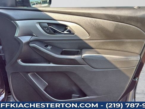 Used 2023 Chevrolet Traverse LT FWD image 23