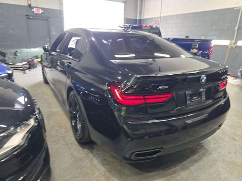 Used 2019 BMW 750i xDrive w/ M Sport Package AWD/4WD image 4