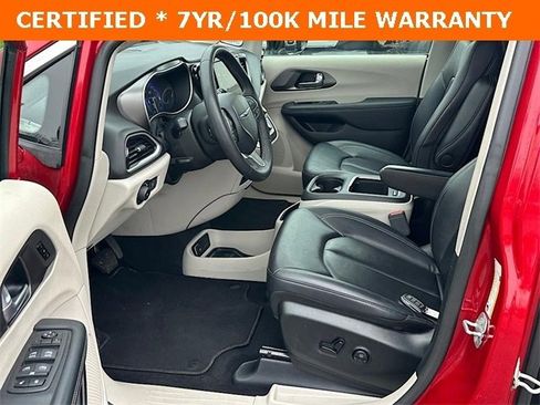 Certified 2024 Chrysler Pacifica Touring-L image 12