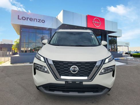 Used 2021 Nissan Rogue SV w/ Premium Package image 2