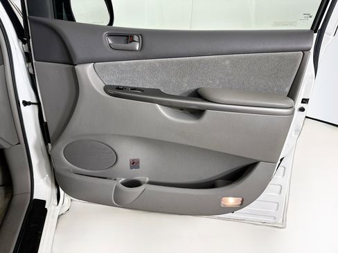 Used 2009 Toyota Sienna CE image 31