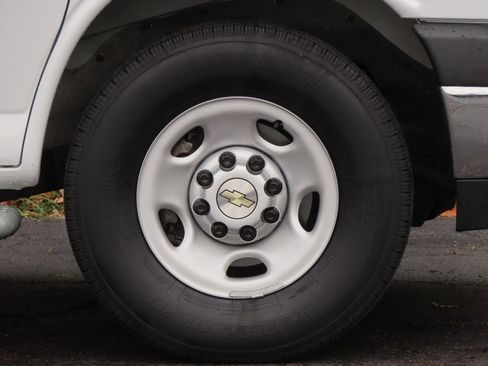 Used 2024 Chevrolet Express 2500 w/ Driver Convenience Package image 11