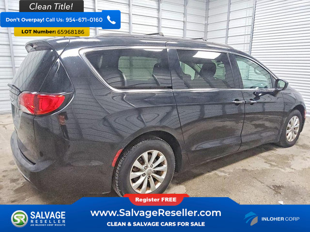 Used 2018 Chrysler Pacifica Touring Plus FWD image 4
