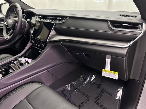 New 2025 Jeep Grand Cherokee Overland w/ Adv Protech Group III image 24