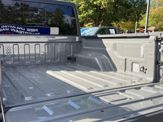 Used 2023 Jeep Gladiator Sport AWD/4WD image 9