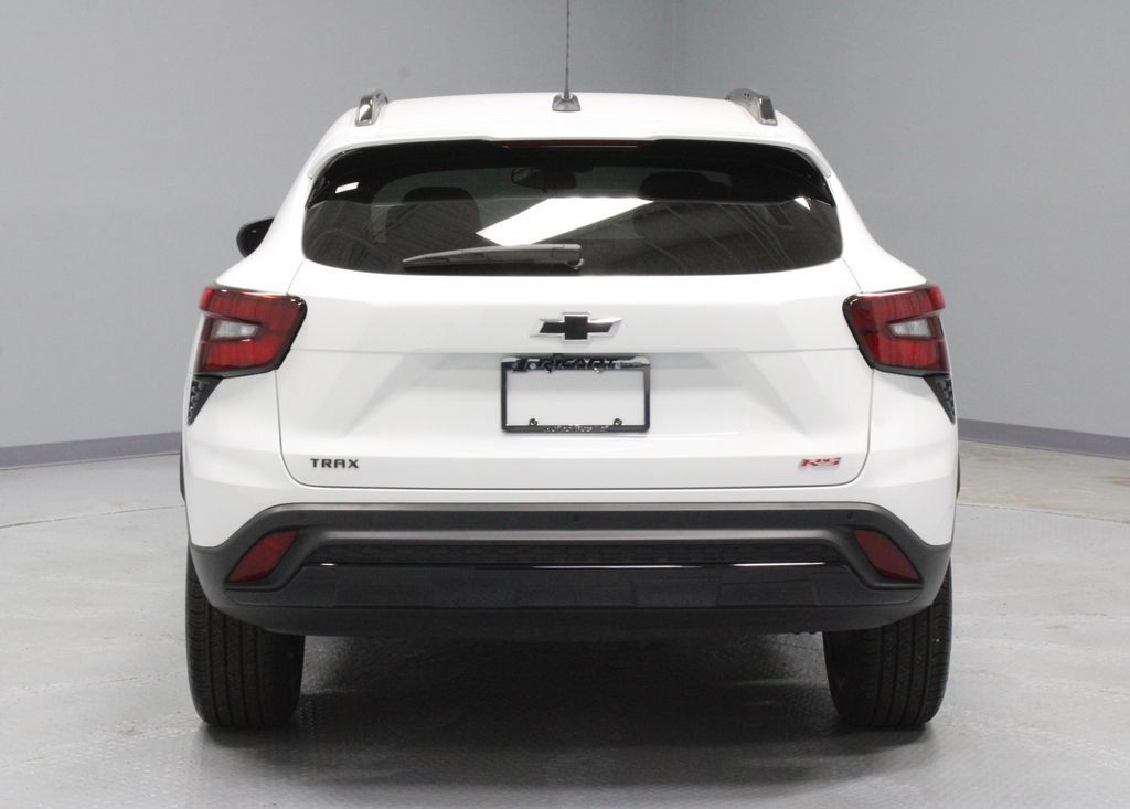 Used 2024 Chevrolet Trax RS w/ Sunroof Package FWD image 9