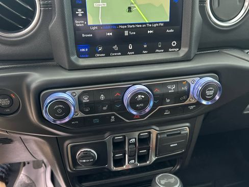 Used 2022 Jeep Wrangler Unlimited Sahara w/ Cold Weather Group image 14