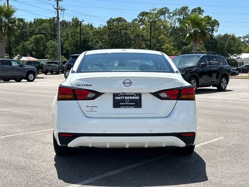 Used 2025 Nissan Altima 2.5 SV FWD image 4