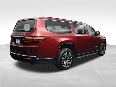 Used 2024 Jeep Wagoneer L Series II w/ Flexible Seating Group AWD/4WD image 5