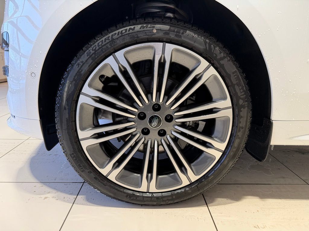 New 2025 Land Rover Range Rover Sport Dynamic SE AWD/4WD image 10