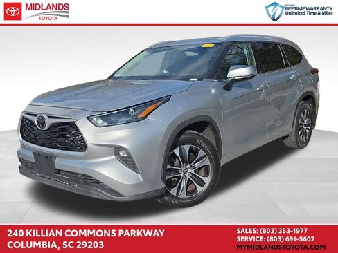 Used 2022 Toyota Highlander XLE image 1