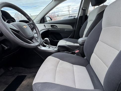 Used 2015 Chevrolet Cruze LS image 10