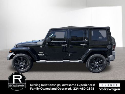 Used 2011 Jeep Wrangler Unlimited Sahara w/ Dual Top Group AWD/4WD image 6