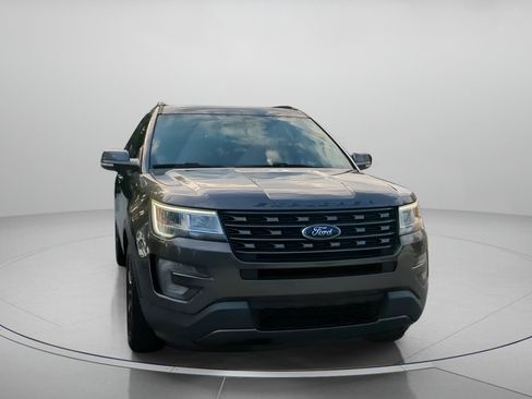 Certified 2017 Ford Explorer XLT w/ Equipment Group 202A FWD image 5