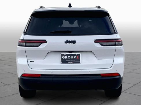 Used 2023 Jeep Grand Cherokee L Laredo image 5