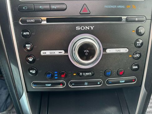 Used 2018 Ford Explorer Platinum image 18