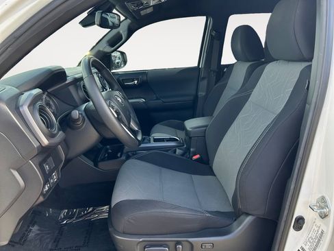 Used 2022 Toyota Tacoma TRD Off-Road w/ Technology Package AWD/4WD image 7