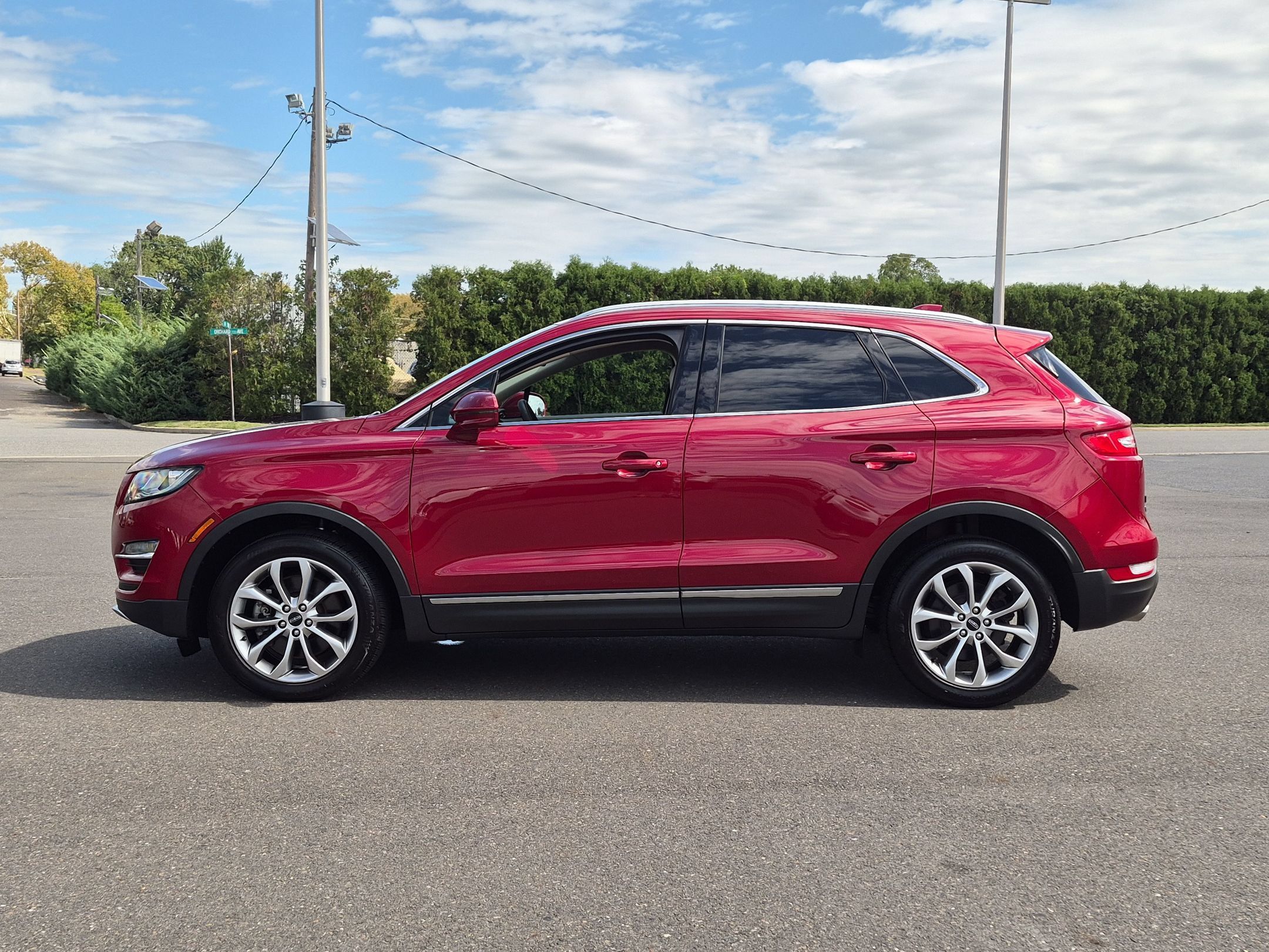 Used 2019 Lincoln MKC Select w/ Select Plus Package AWD/4WD image 4