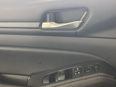 Used 2024 Nissan Altima 2.5 SV image 17