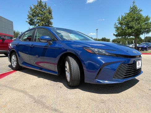 Used 2025 Toyota Camry LE FWD image 4