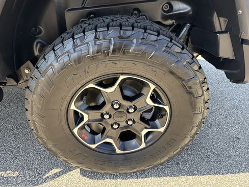 Used 2023 Jeep Wrangler Unlimited Rubicon AWD/4WD image 19