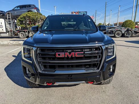 Used 2024 GMC Yukon AT4 w/ AT4 Premium Package image 9