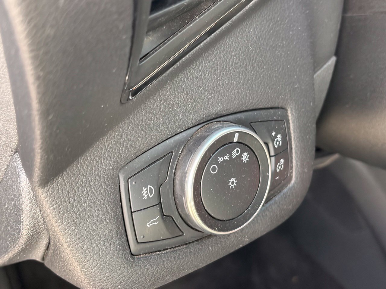 Used 2019 Ford Escape Titanium w/ U0J03 - Titanium Tow Package FWD image 8
