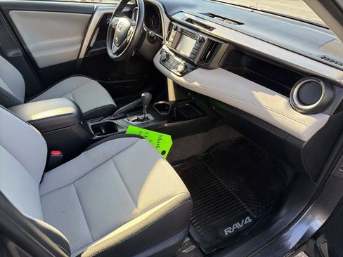 Used 2018 Toyota RAV4 XLE image 18