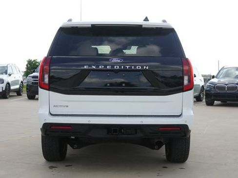 Used 2025 Ford Expedition Active AWD/4WD image 8