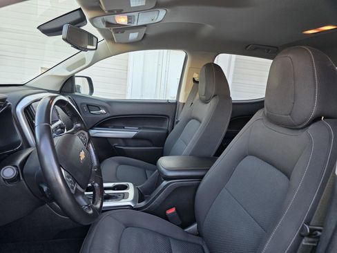 Used 2017 Chevrolet Colorado LT w/ LT Convenience Package image 4