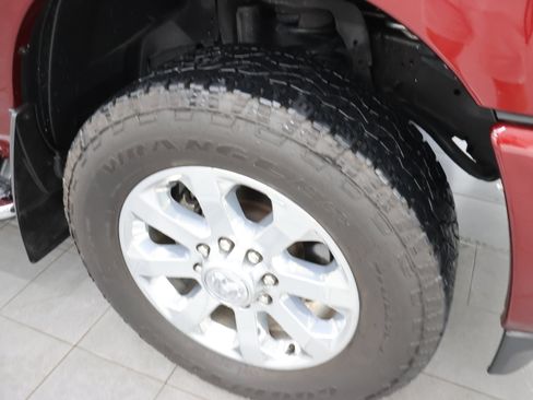Used 2024 RAM 2500 Laramie AWD/4WD image 3