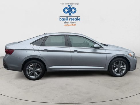 Used 2024 Volkswagen Jetta SE w/ Panoramic Sunroof Package FWD image 8