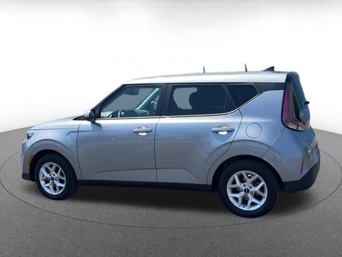 Used 2025 Kia Soul LX w/ LX Technology Package FWD image 9
