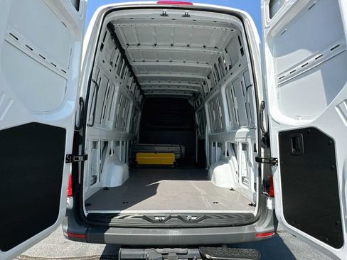 Used 2025 Mercedes-Benz Sprinter 2500 image 24