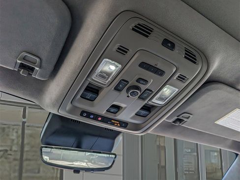 Certified 2022 Cadillac Escalade Premium Luxury Platinum image 32