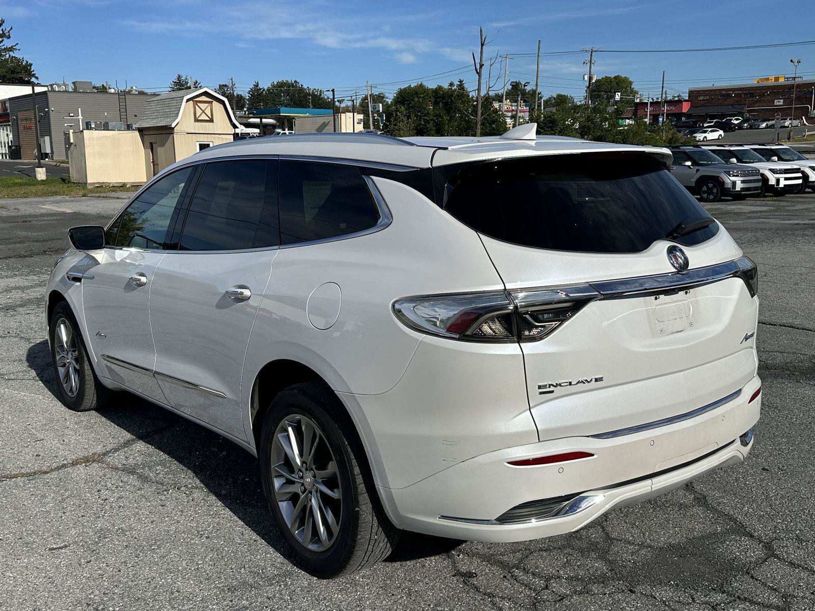 Used 2022 Buick Enclave Avenir w/ Avenir Technology Package AWD/4WD image 6